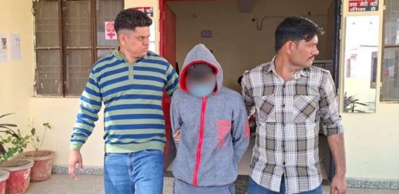 40 रुपये की चोरी का लगा इल्जाम गुस्से में लाल पीला हो गया किशोर