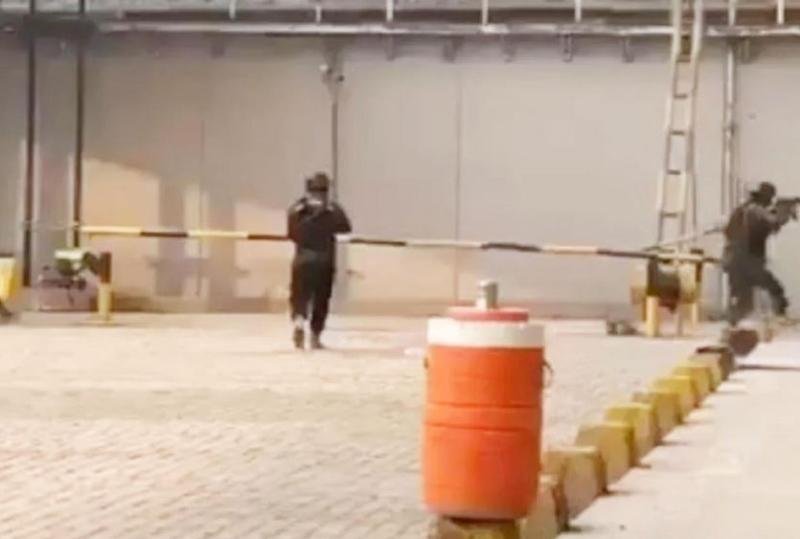 पाकिस्तान के पेशावर में एफसी मुख्यालय में आतंकी हमला, धमाकों से गूंजा इलाका पाकिस्तान के पेशावर में एफसी मुख्यालय में आतंकी हमला, धमाकों से गूंजा इलाका