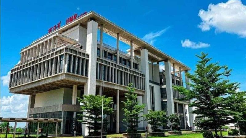 IIM रायपुर के छात्रों को दी गई 7 दिन की छुट्टी, पुलिस प्रशासन अलर्ट