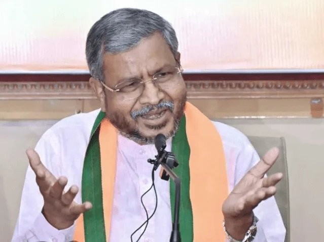 बवाल! इरफान अंसारी पर बाबूलाल मरांडी का हमला, हेमंत सोरेन से बोले— “अविलंब बर्खास्त करें, वोटबैंक की राजनीति बंद करें!