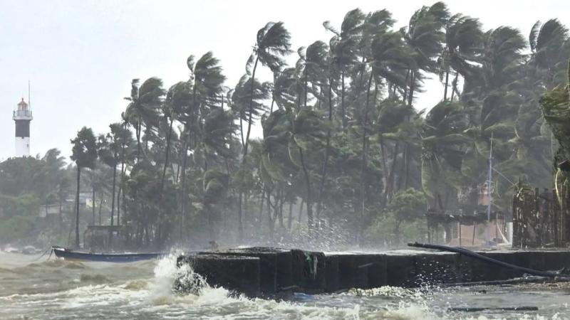 तटीय इलाकों में आसमानी आफत का खतरा, NDRF-SDRF हाई अलर्ट पर; क्या आपके शहर में भी होगा असर? तटीय इलाकों में आसमानी आफत का खतरा, NDRF-SDRF हाई अलर्ट पर; क्या आपके शहर में भी होगा असर?