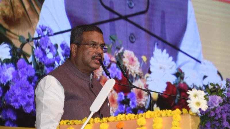 ’5वीं तक सेब नहीं देखा’—शिक्षा मंत्री धर्मेंद्र प्रधान का बयान चर्चा में