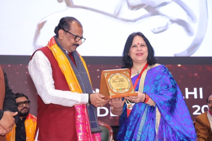 डॉ. नीलम मिश्रा को “देश रत्न अवॉर्ड” से सम्मानित किया गया। डॉ. नीलम मिश्रा को “देश रत्न अवॉर्ड” से सम्मानित किया गया।